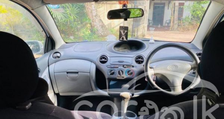 TOYOTA VITZ 2001