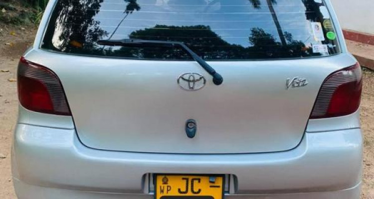 TOYOTA VITZ 2001