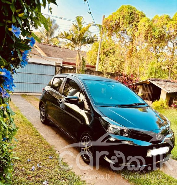 TOYOTA VITZ 2016
