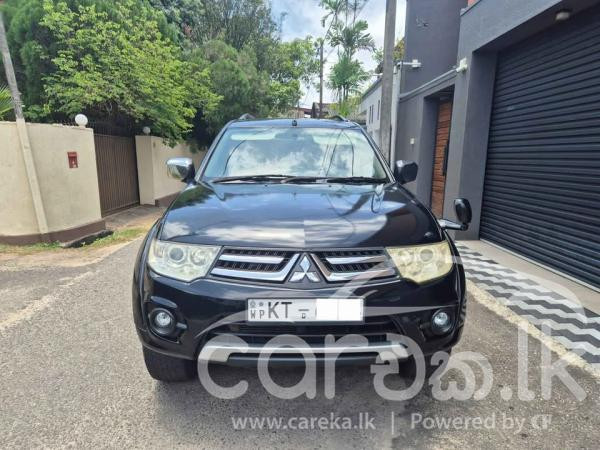 MITSUBISHI MONTERO 2012
