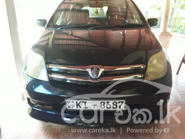 TOYOTA IST 2004