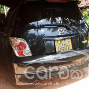 TOYOTA IST 2004