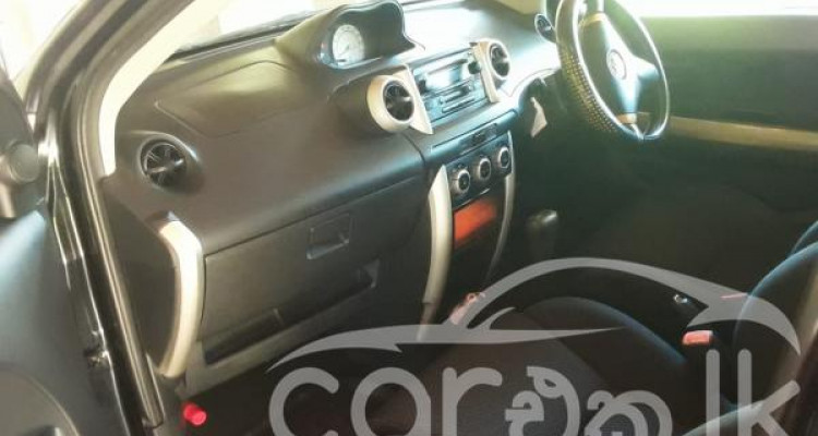 TOYOTA IST 2004
