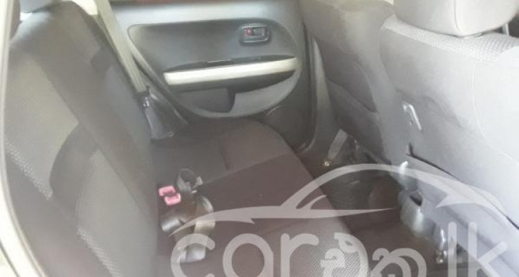 TOYOTA IST 2004