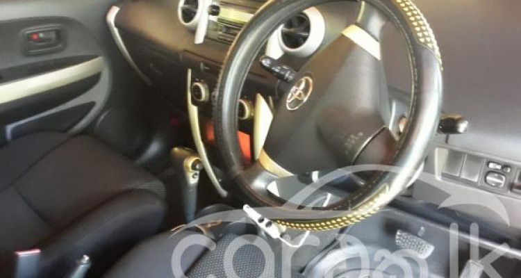 TOYOTA IST 2004