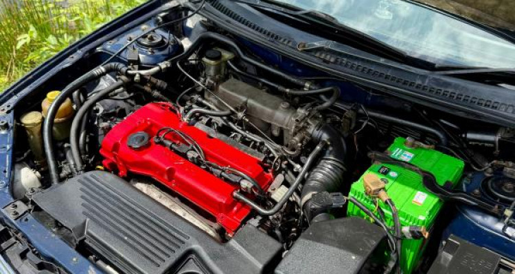 MAZDA FAMILIA 323 2000