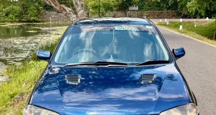 MAZDA FAMILIA 323 2000
