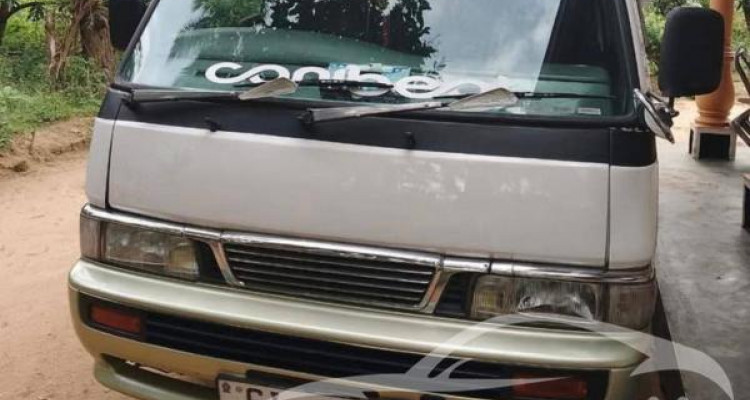 NISSAN CARAVAN 1995