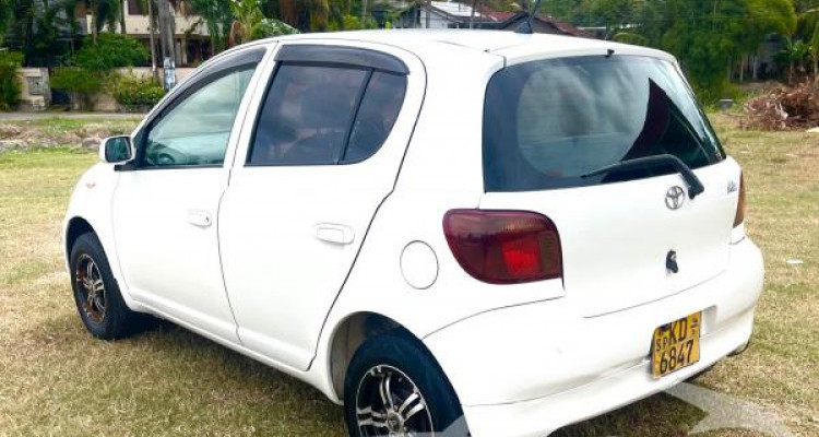TOYOTA VITZ 2003