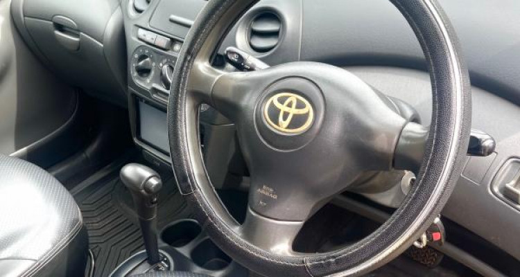 TOYOTA VITZ 2003
