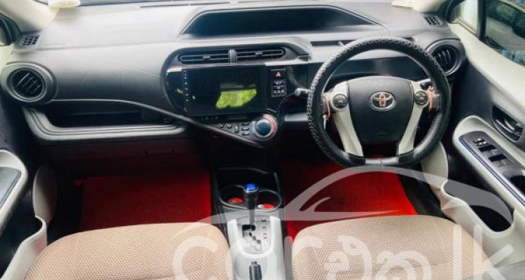 TOYOTA AQUA 2012