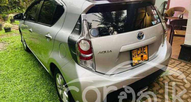 TOYOTA AQUA 2012