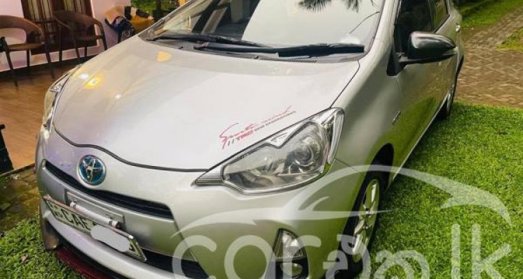 TOYOTA AQUA 2012