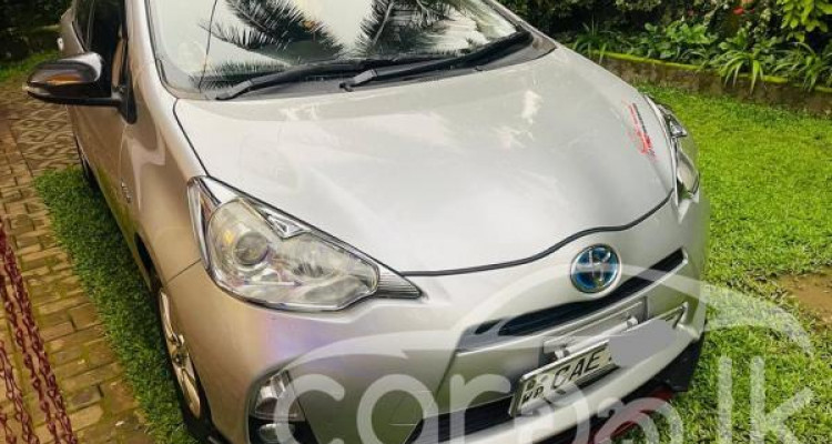 TOYOTA AQUA 2012