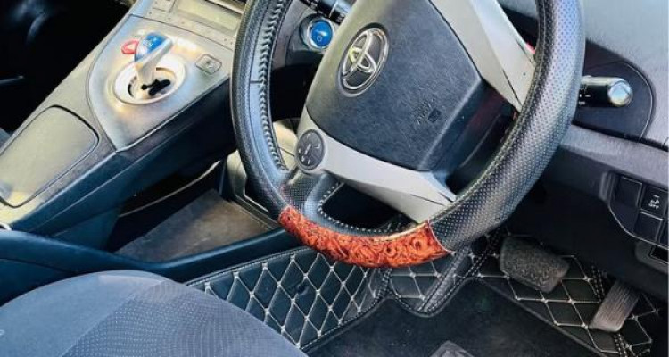 TOYOTA PRIUS 2014