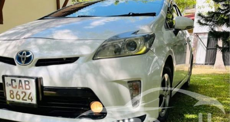 TOYOTA PRIUS 2014