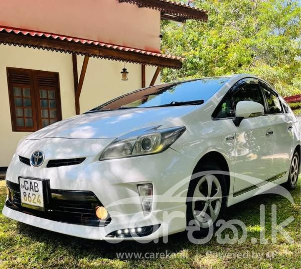 TOYOTA PRIUS 2014