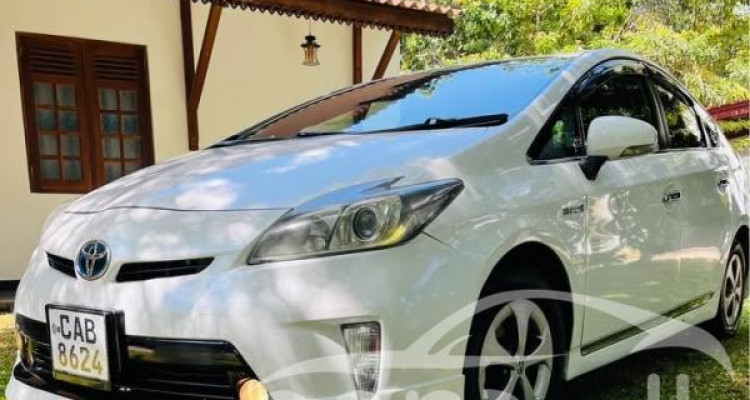 TOYOTA PRIUS 2014