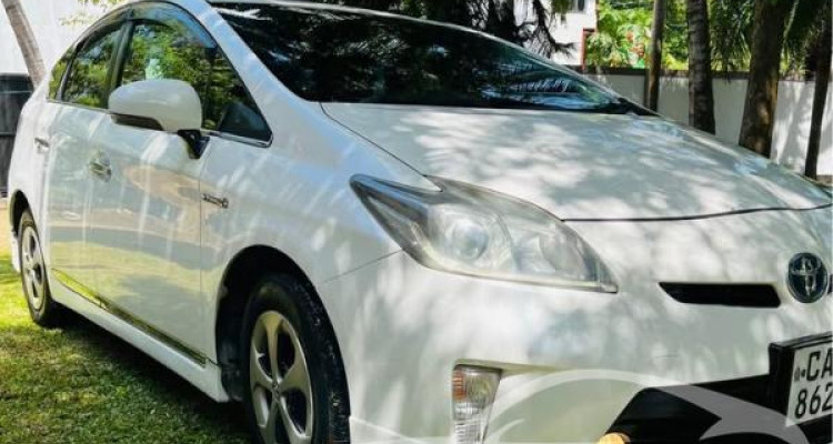 TOYOTA PRIUS 2014
