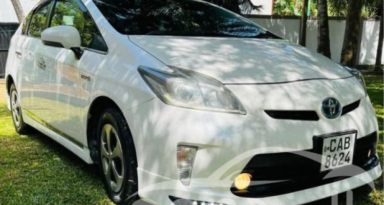 TOYOTA PRIUS 2014