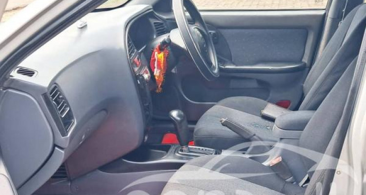 HYUNDAI ELANTRA 2001