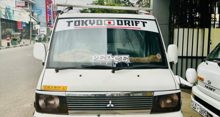 MITSUBISHI MINI TRUCK 2005