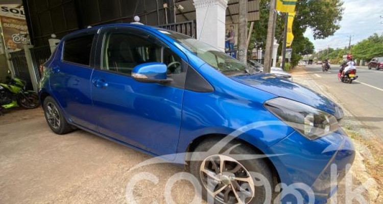 TOYOTA VITZ 2017