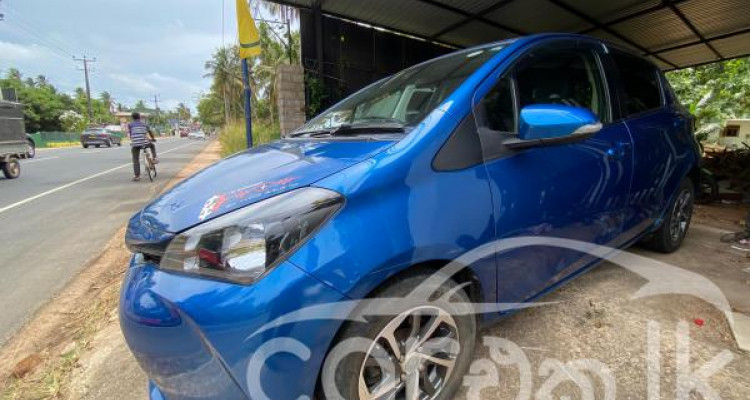 TOYOTA VITZ 2017