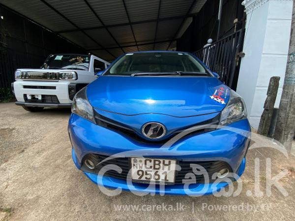 TOYOTA VITZ 2017