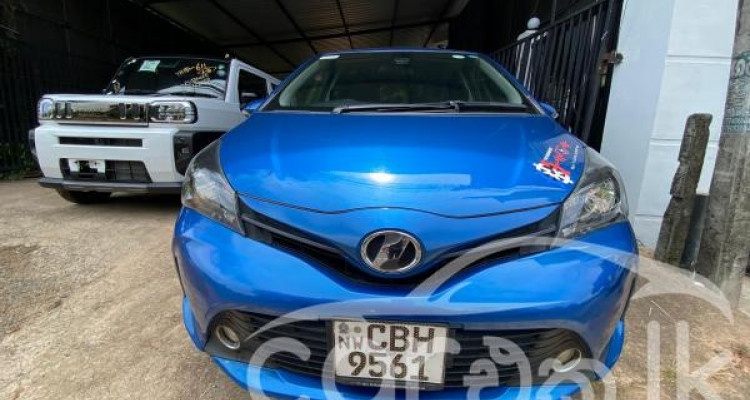 TOYOTA VITZ 2017