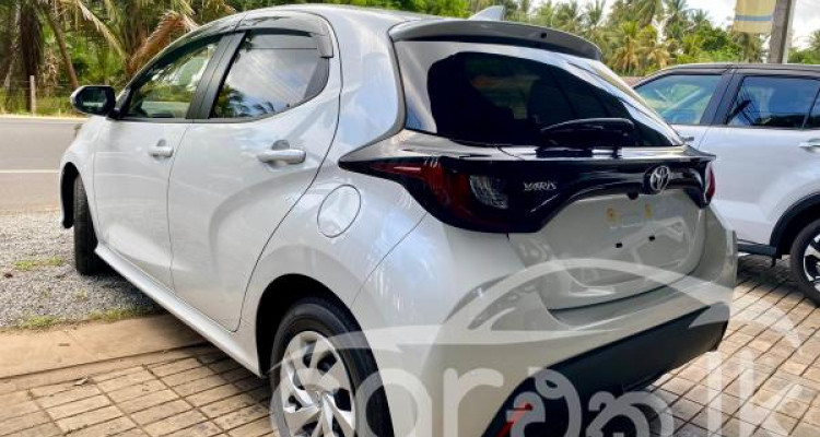 TOYOTA YARIS 2024