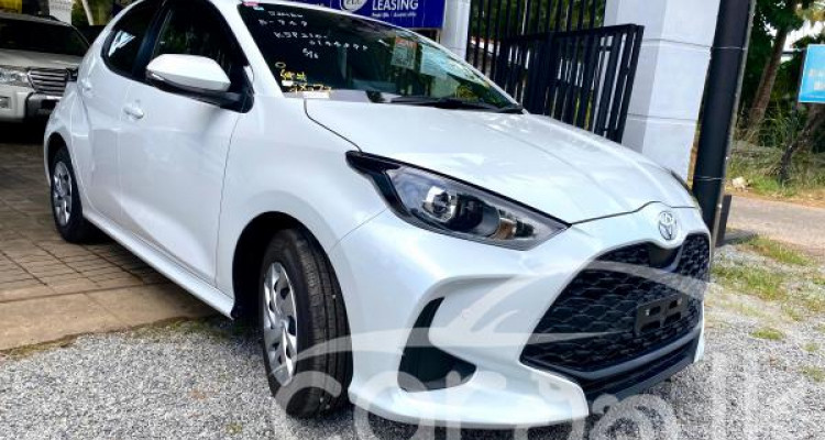 TOYOTA YARIS 2024