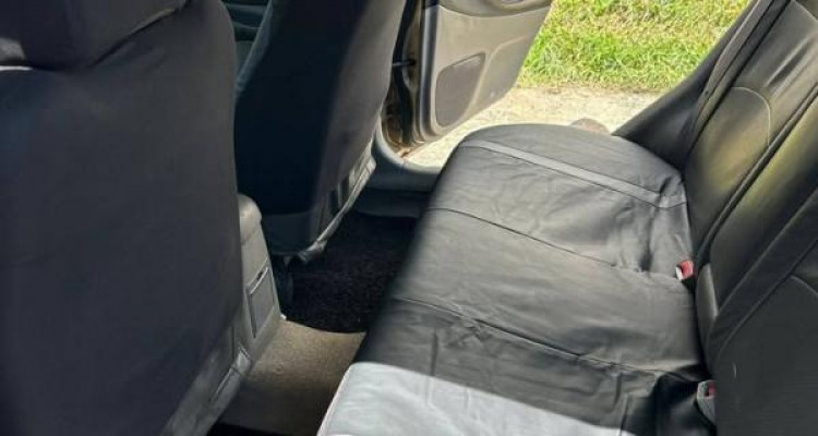 MAZDA 323 2002