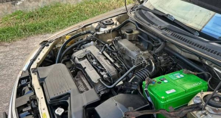 MAZDA 323 2002