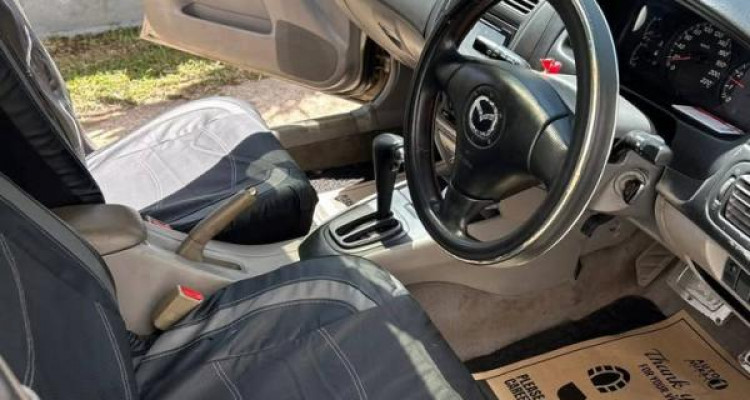 MAZDA 323 2002