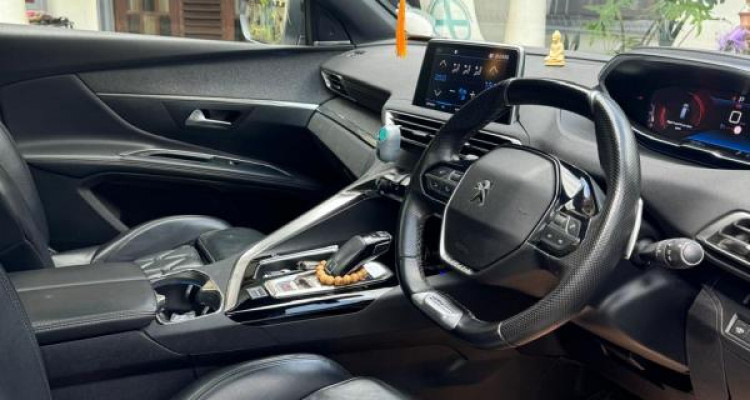 PEUGEOT 5008 2019