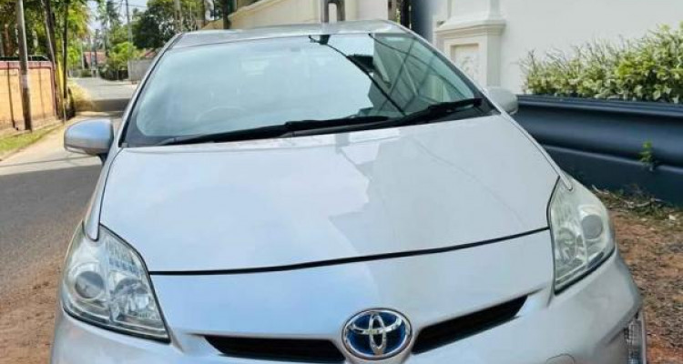 TOYOTA PRIUS 2014