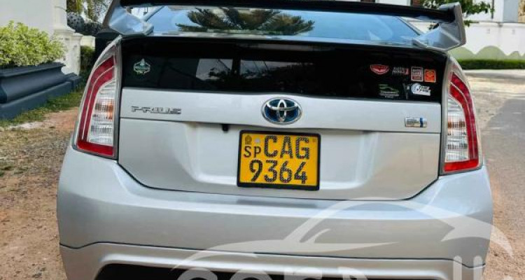 TOYOTA PRIUS 2014