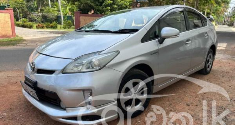 TOYOTA PRIUS 2014