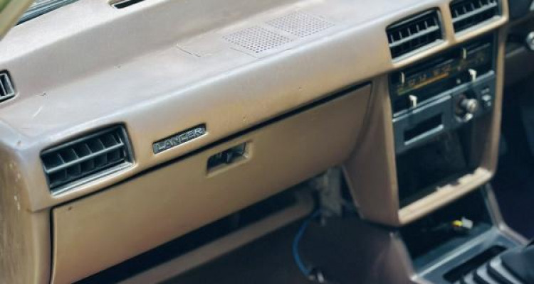 MITSUBISHI LANCER BOX 1983