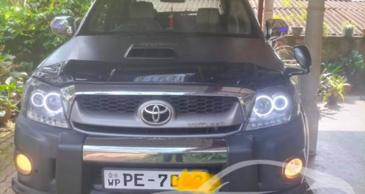 TOYOTA HILUX VIGO 2011