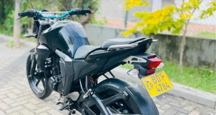 YAMAHA FZ 2015