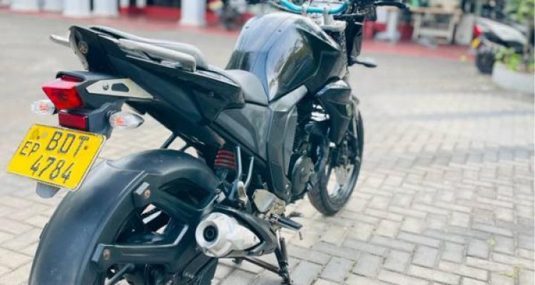 YAMAHA FZ 2015