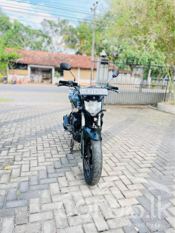 YAMAHA FZ 2015
