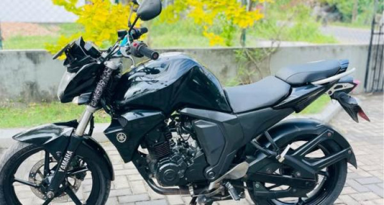 YAMAHA FZ 2015