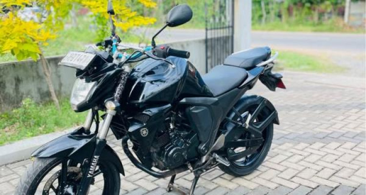 YAMAHA FZ 2015