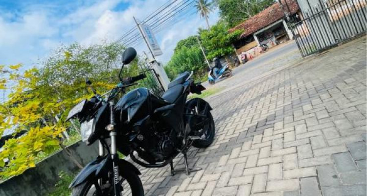 YAMAHA FZ 2015