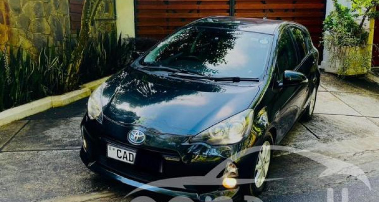 TOYOTA AQUA 2013