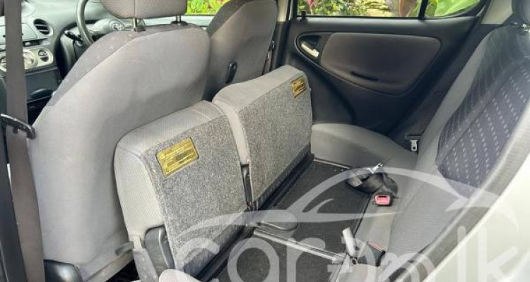 TOYOTA VITZ 2003