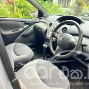 TOYOTA VITZ 2003